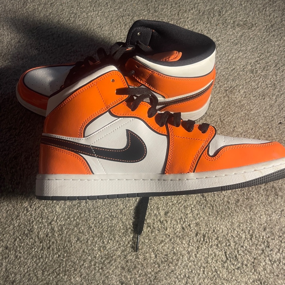 Air Jordan 1 mid orange/white/black sneakers men size11